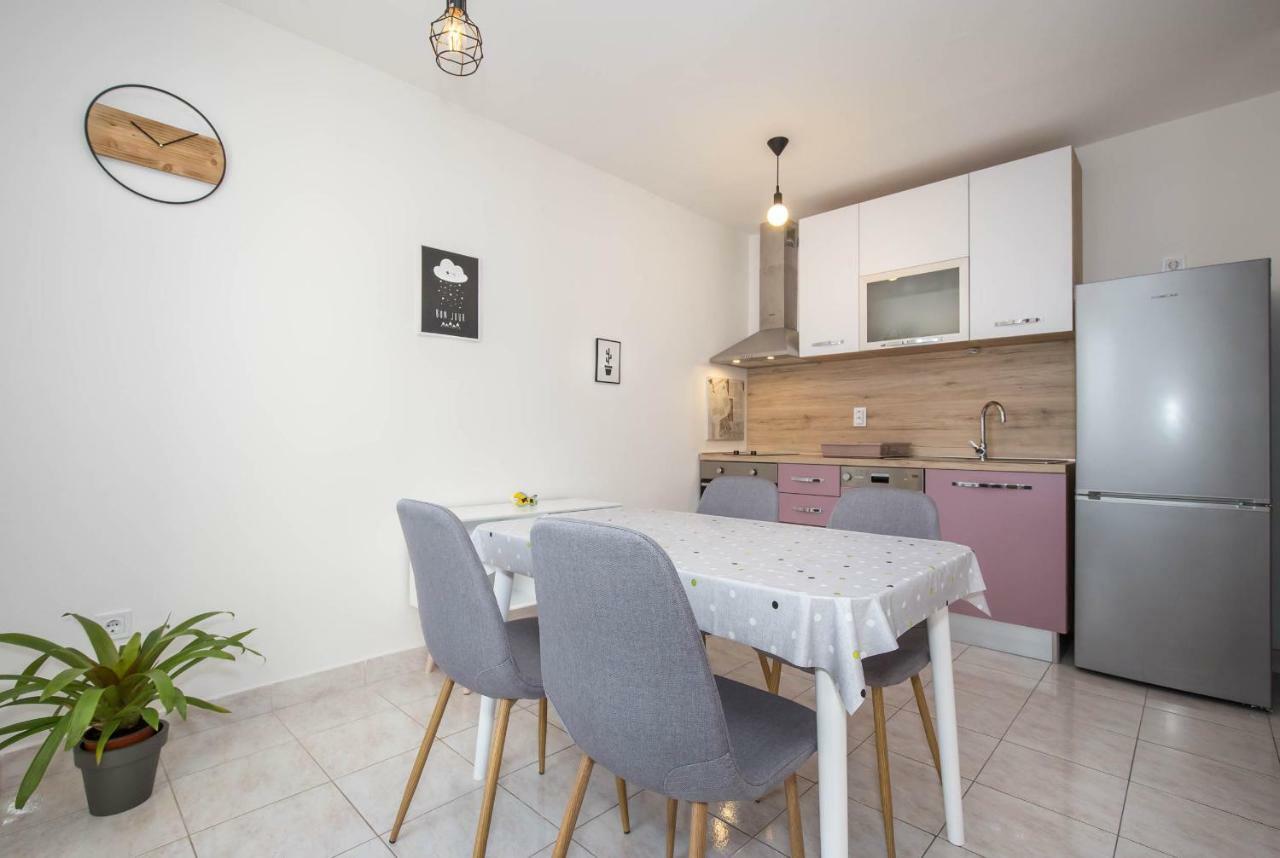 Apartman Sesna Bol Exteriér fotografie